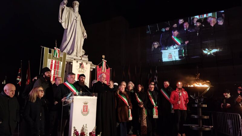 Norcia in festa per l’arrivo della Fiaccola Benedettina