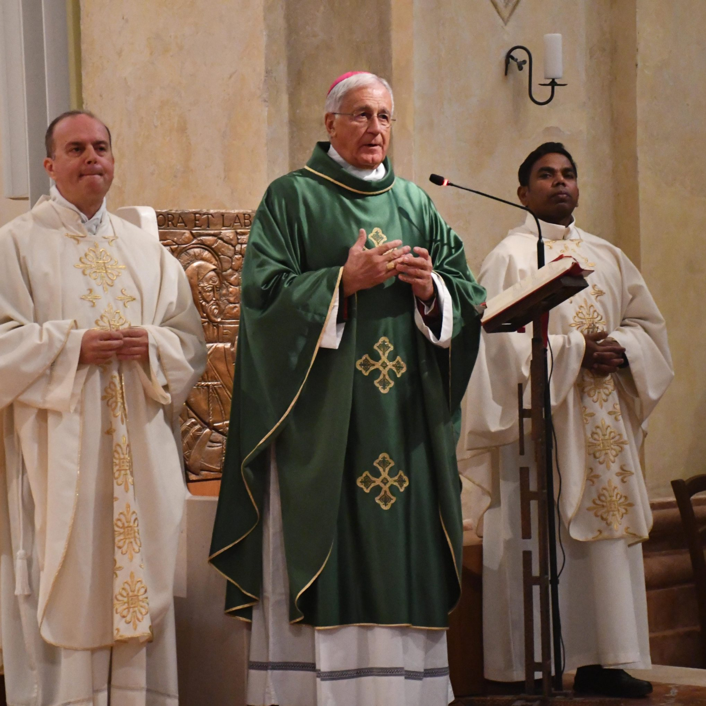 Don Maurizio e don Melchior presentati alla comunità di Norcia