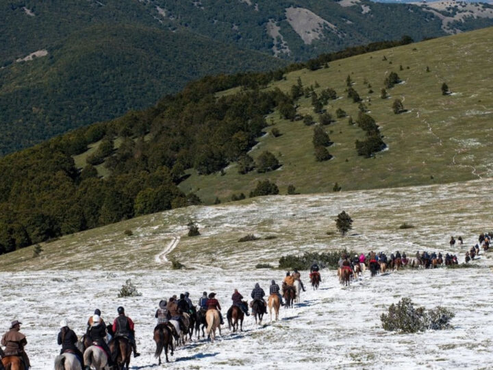 A cavallo scoprendo Norcia e il Parco nazionale dei Monti Sibillini