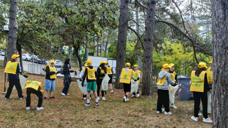I giardini della città ripuliti dagli studenti del “De Gasperi – Battaglia”