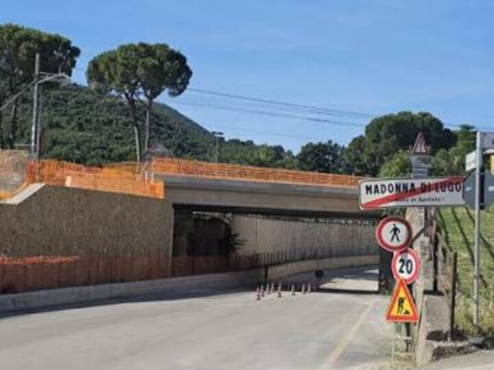Riprendono i lavori in via Pertini, cambia ancora la viabilità