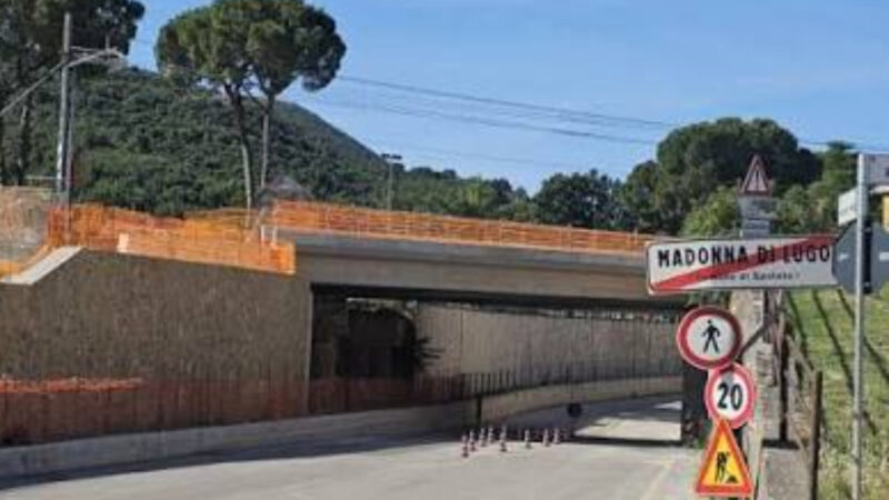 Riprendono i lavori in via Pertini, cambia ancora la viabilità